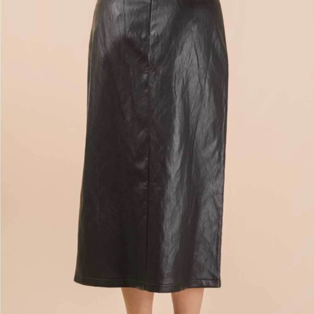 Elegant Black Vegan Leather Skirt - Picture 2 of 3